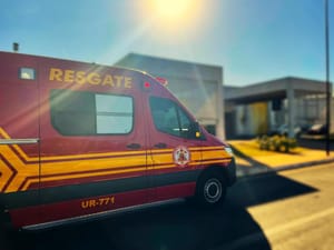 Bombeiros socorrem mulher em emergência clínica em Poconé