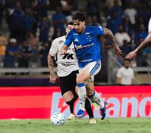 Cruzeiro goleia o Vitória em estreia de Artur Jorge, mas segue na zona de rebaixamento