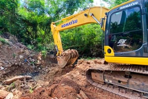 Prefeitura recupera rua danificada por erosão no bairro 23 de Setembro