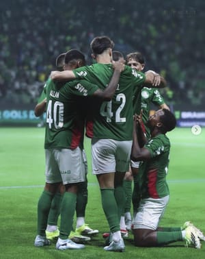 Palmeiras vence o Bahia e dispara na liderança do Brasileirão