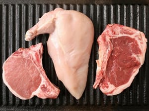Frango sobe 6,6% em abril fica mais barato que carnes de boi e porco