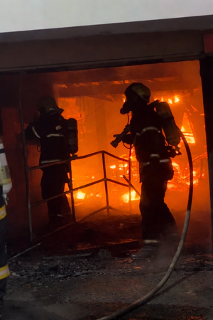 Incêndio de grade proporção atinge casa noturna Gerônimo West Music no centro de Cuiabá, VEJA O VÍDEO
