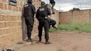 Núcleo de facção liderada por mulher  presa em Cuiabá é desarticulada após cumprimento de 21 ordens judiciais