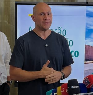Prefeito Abílio Brunini sanciona lei que institui data de combate ao feminicídio em Cuiabá