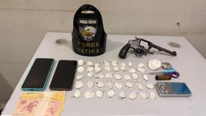 Força Tática prende homem por tráfico de drogas e apreende 42 porções de entorpecentes