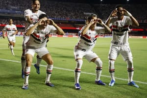 São Paulo goleia o Cruzeiro com show de Ferreira e assume vice-liderança do Brasileirão