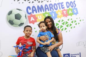 "Experiência inesquecível": ação leva autistas e crianças da Rotam à Arena Pantanal