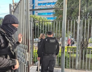 Polícia Civil prende 96 pessoas em 15 operações de combate ao tráfico na região metropolitana