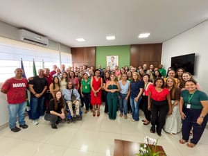 Servidores públicos de Várzea Grande comemoram com a prefeita aprovação dos PCCS