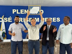 Botelho recebe Título de Cidadão Figueiropolense em reconhecimento aos serviços prestados