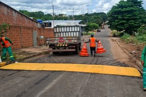Prefeitura intensifica tapa-buracos e reforça sinalização no Jardim Ikaray