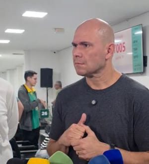 Rombo na Educação pode ultrapassar R$ 70 milhões diz Abilio ao revelar suspeitas sobre responsáveis por compras milionárias na própria gestão: “Quem cometeu eu não posso revelar”