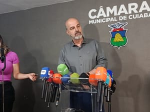 “Cortina de fumaça” e “falácias”: Amauri Monge reage a denúncia de rombo milionário na Educação, diz que Prefeitura vive colapso fiscal e que Abílio aprovou todo Planejamento pedagógico de  Cuiabá