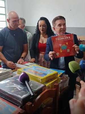 “Há desonestidade quando se compra o que não precisa”, diz Sérgio Ricardo ao questionar livros repetidos na Educação de Cuiabá  para justificar desvio de 80 milhões