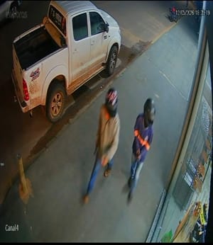 Policial civil reage a atentado e criminosos fogem abandonando motocicleta em Pontes e Lacerda