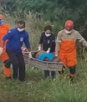 Mulher é encontrada morta e enrolada em cobertor às margens de rodovia em Cáceres