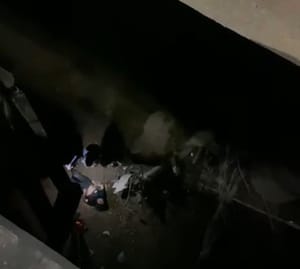 Mulher cai de ponte ao verificar acidente e é socorrida pelos bombeiros em Cuiabá