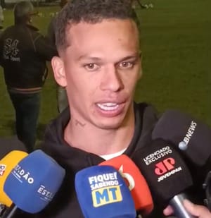 “Joguei muito nesse campo e hoje voltar para incentivar essas crianças é motivo de orgulho”, diz Lucas Callegari durante lançamento de projeto em Cuiabá