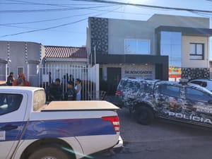 Criminoso morre em troca de tiros com a PM após assalto e cárcere privado contra família no Jardim Itália