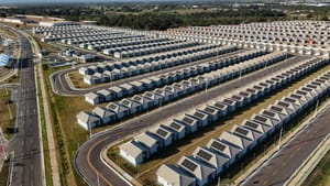 Déficit de 120 mil moradias: Estado entrega 441 casas e reforça ofensiva pela casa própria em Cuiabá