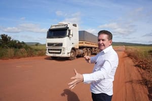 Sérgio Ricardo percorre MT-170 e fiscaliza denúncia de destruição de trechos entregues há menos de um ano