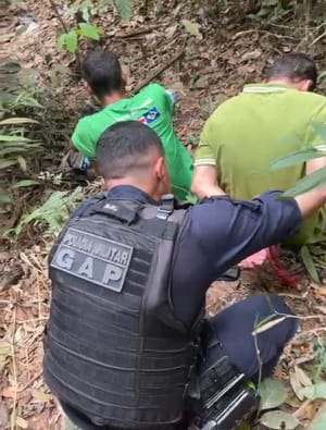 PM descobre cativeiro na mata e resgata dois homens amarrados que seriam mortos em Lucas do Rio Verde