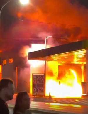 Politec descarta incêndio criminoso e aponta falha elétrica como causa de destruição do almoxarifado da Educação de Várzea Grande