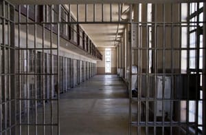 Mato Grosso proíbe visitas íntimas para feminicidas, estupradores e pedófilos condenados