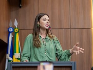 Na tribuna, Michelly Alencar exalta gestão de Jefferson Neves: "Sai pela porta da frente"