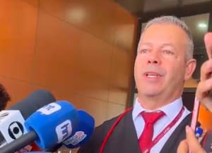 “Estratégia desgastada”: promotor critica abandono do júri e diz que manobra tenta retardar julgamento de Carlinhos Bezerra