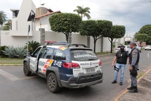 Jovem tenta escapar de blitz, enfrenta policiais e acaba atingido por tiro de borracha em VG