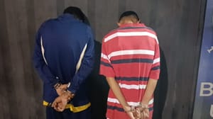 Dupla é presa em flagrante com porções de cocaína durante abordagem da PM em Cuiabá