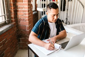 Capacitações a distância auxiliam pequenos empreendedores a se prepararem para abrir um negócio