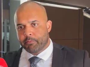 “Usaram todo o aparato estatal para fomentar a comoção social”, acusa defesa de Carlinhos Bezerra contra MPE após abandonar júri popular em Cuiabá