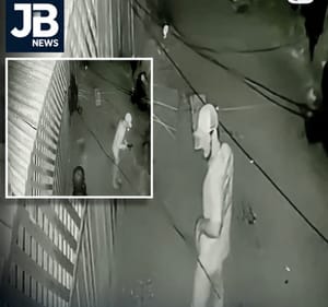 Câmeras registram execução de jovem enquanto urinava nos fundos de conveniência; suspeito é preso em menos de 24 horas