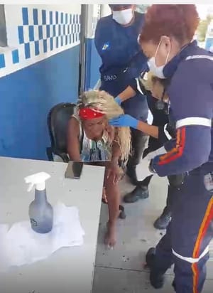 Haitiana é atacada a facadas pelo ex-marido dentro de casa em Cuiabá; suspeito fugiu