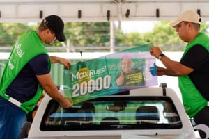 Primeiro ato de campanha reúne mais de 700 carros em adesivaço