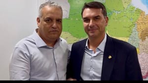 Flávio Bolsonaro confirma Alfredo Gaspar como vice após impasse nas articulações partidárias