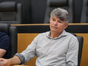 "Entre o MDB e os prefeitos, ficamos com os prefeitos", diz Zé Medeiros