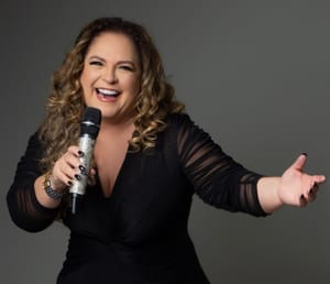 Show gratuito com Celina Borges celebra os 35 anos da visita de São João Paulo II a Cuiabá