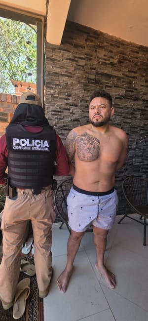 Foragido de MT apontado como chefe de facção é preso no Paraguai com documento falso