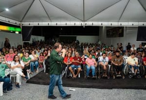 Max mobiliza profissionais da saúde e servidores em mega reuniões por Cuiabá
