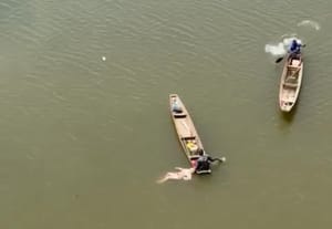 Pescadores salvam mulher após ela se jogar da Ponte Sérgio Motta; vítima é levada de helicóptero ao HMC