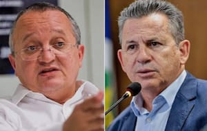 Justiça multa Pedro Taques em R$ 45 mil por impulsionar ataques contra Mauro Mendes