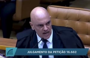 Moraes acusa Mendonça de servir a grupo golpista e ouve no plenário: “Isso é mentira”
