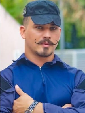 Barbeiro é rendido por dupla armada ao chegar em casa com a esposa e morto com tiros na cabeça