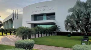 Justiça manda Lucas do Rio Verde substituir temporários por concursados na Saúde após MP apontar 164 contratos