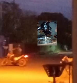 Atirador segue vítima de moto e dispara mais de dez vezes em frente a quitinete em Várzea Grande