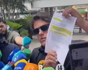 Milas exibe documentos sobre benefícios fiscais ligados à família de Wellington, leva carta de renúncia e dispara: “Pelego oportunista”
