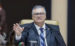 Dino mantém bloqueio de R$ 308 milhões e barra pedidos de investigados na Operação Heritage